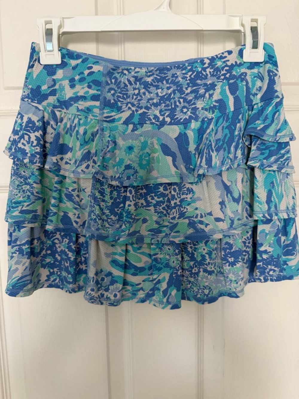 Lilly Pulitzer Amari Skort in “Blue Haven Hey Hey Soleil” Print XS